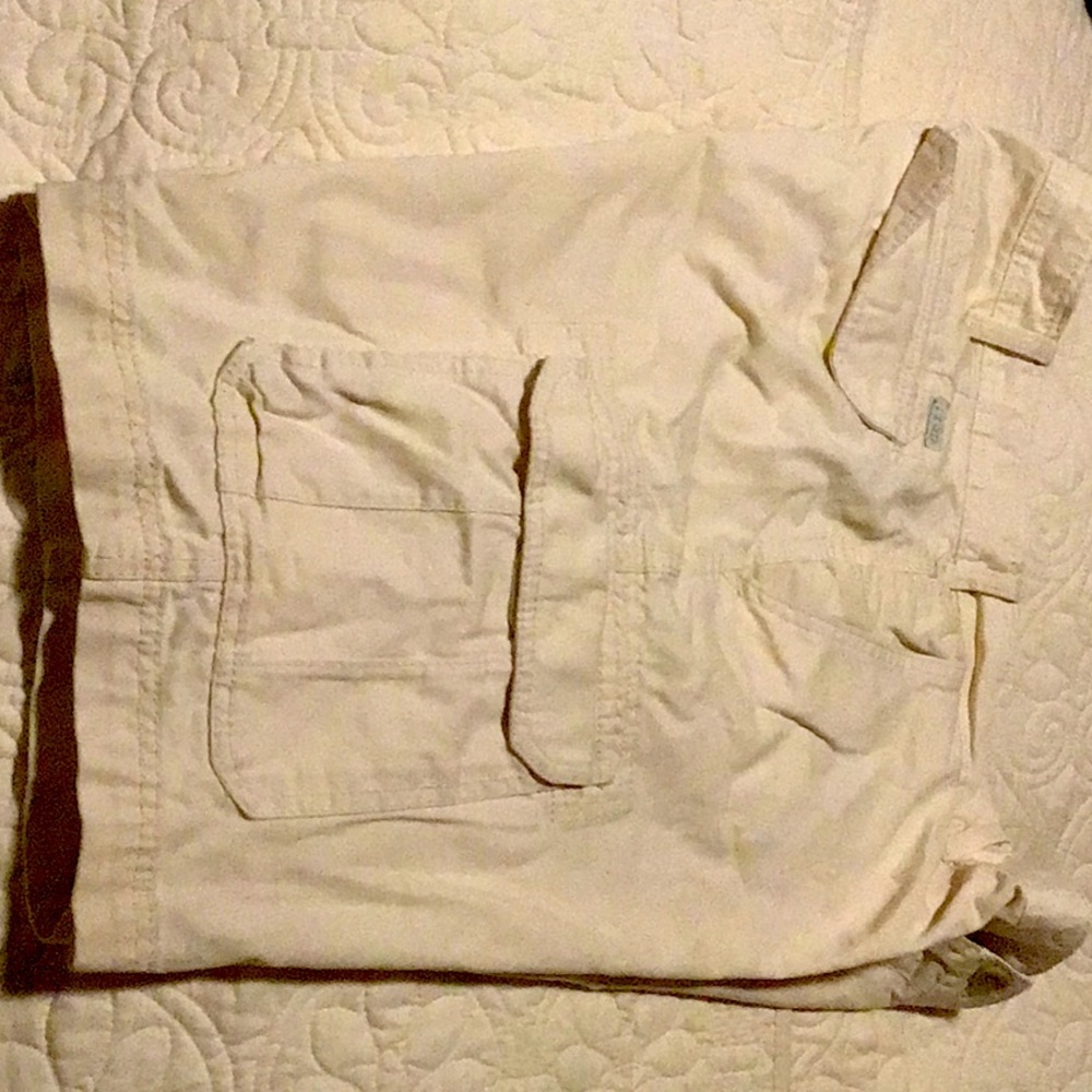 Men’ khaki shorts